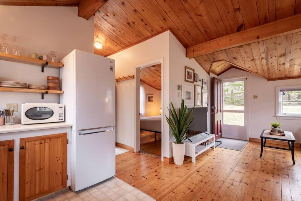 Hackett'S Cove Oceanfront Tiny Cottage For Two Hacketts Cove Esterno foto