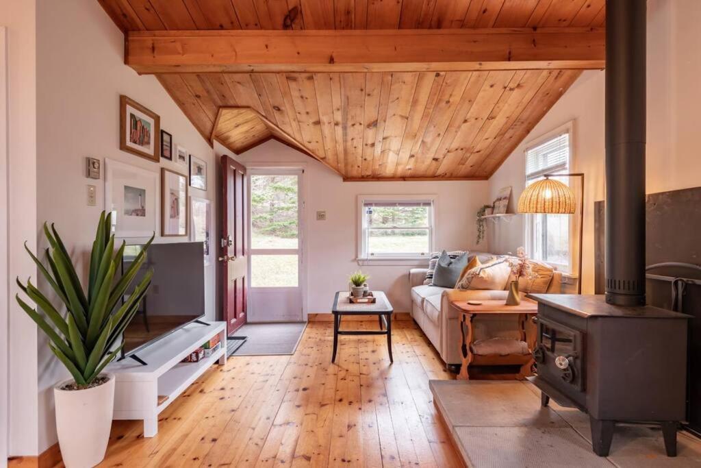 Hackett'S Cove Oceanfront Tiny Cottage For Two Hacketts Cove Esterno foto