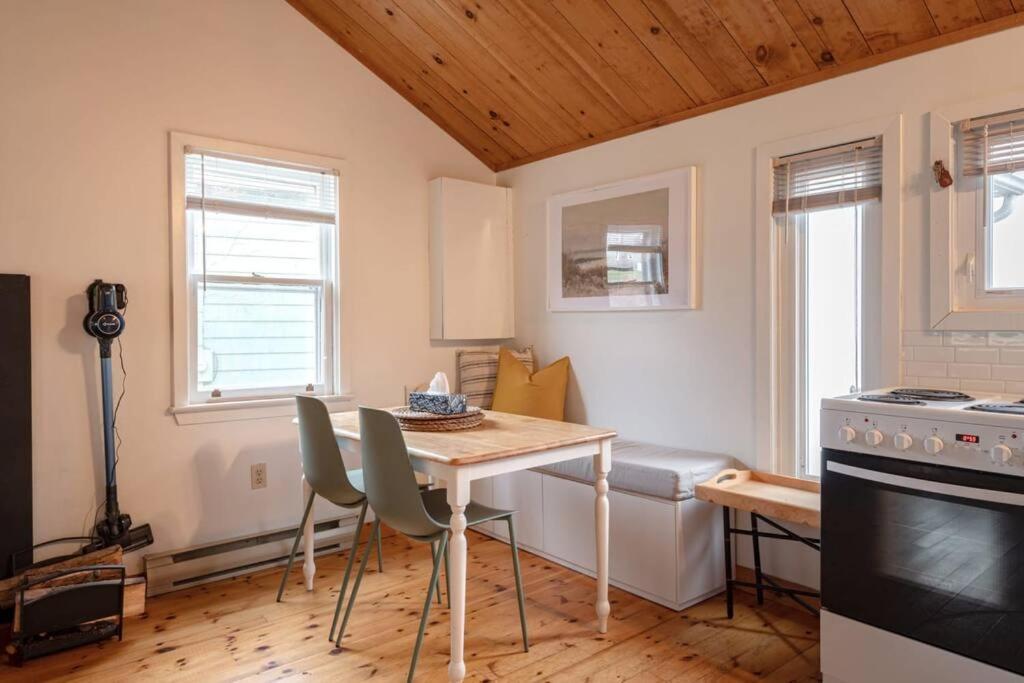 Hackett'S Cove Oceanfront Tiny Cottage For Two Hacketts Cove Esterno foto